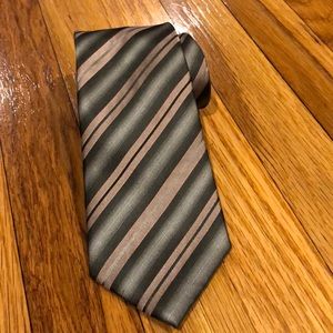 Kenneth Cole Reaction Diagonal Stripes Tie
